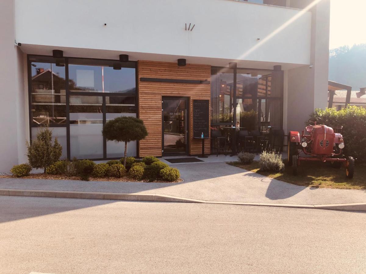 Na Vasi Restavracija In Prenocisca Hotell Škofja Loka Exteriör bild