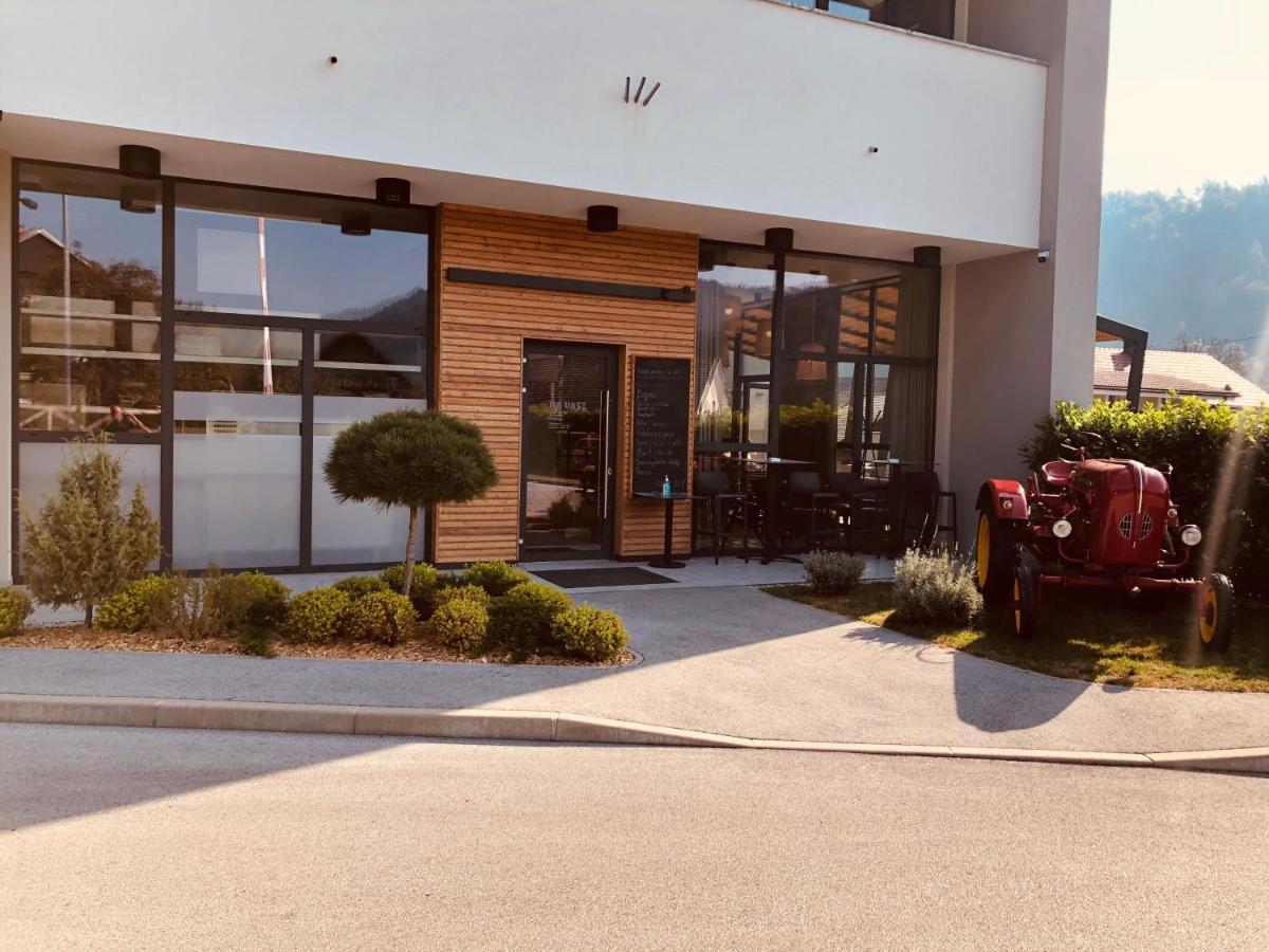 Na Vasi Restavracija In Prenocisca Hotell Škofja Loka Exteriör bild