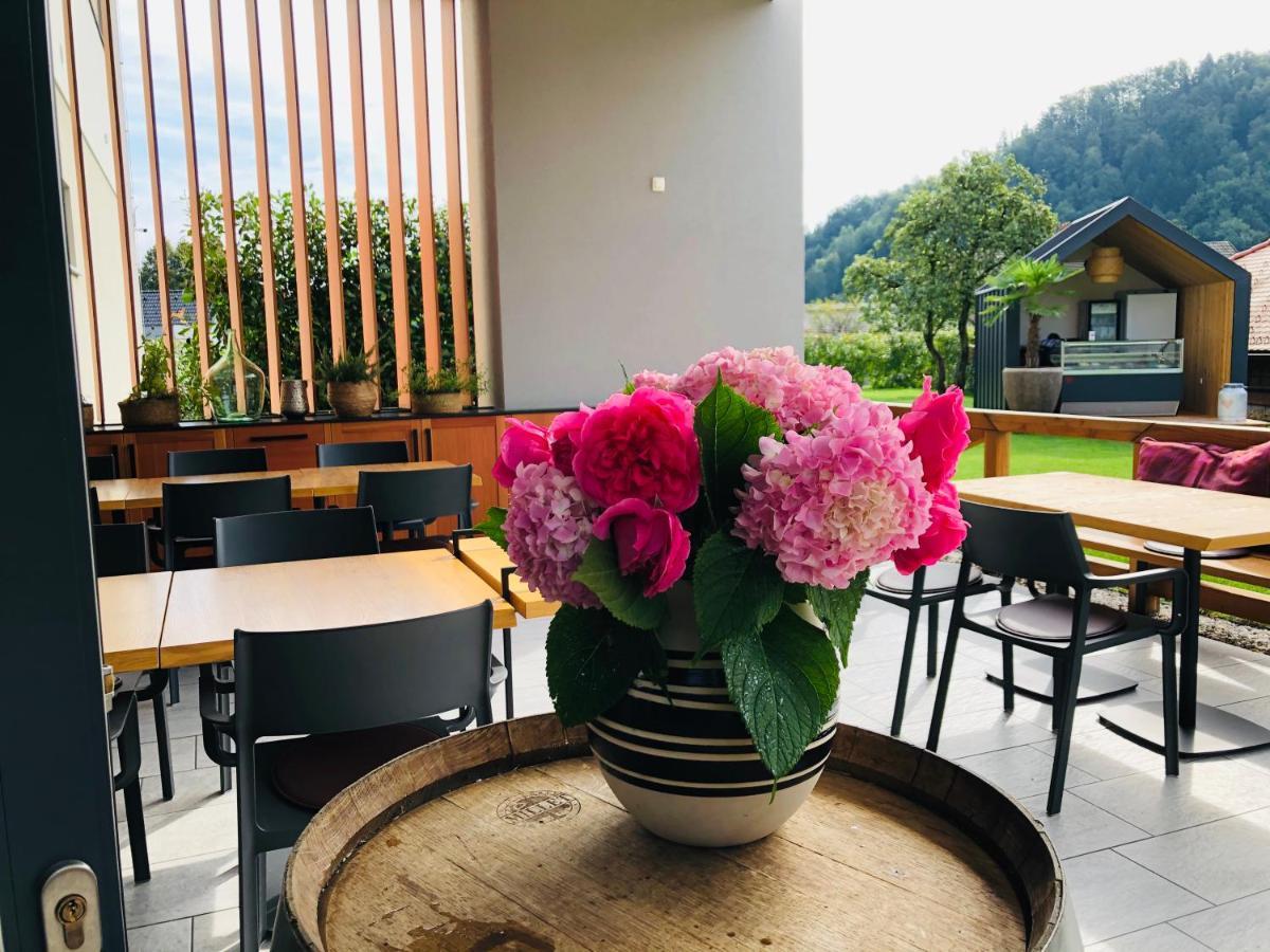 Na Vasi Restavracija In Prenocisca Hotell Škofja Loka Exteriör bild
