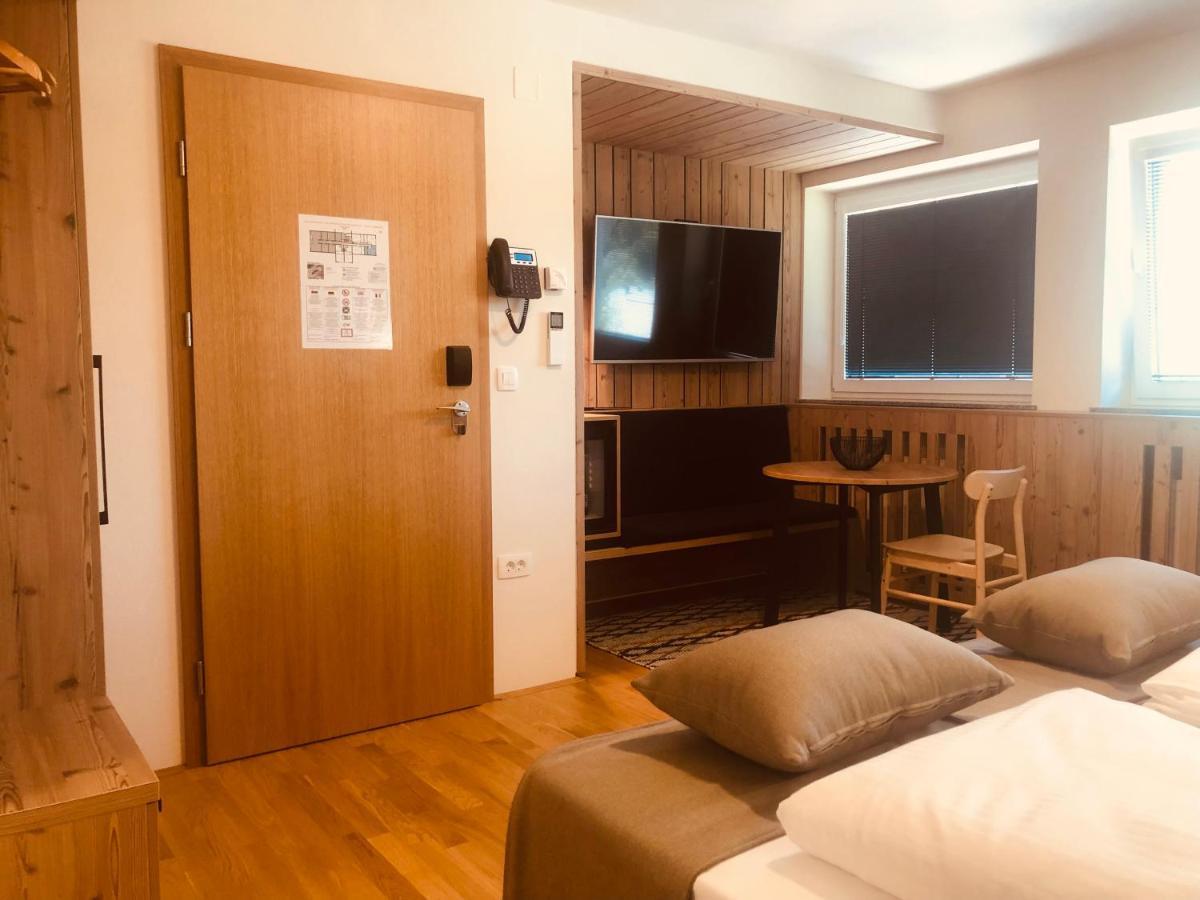 Na Vasi Restavracija In Prenocisca Hotell Škofja Loka Exteriör bild