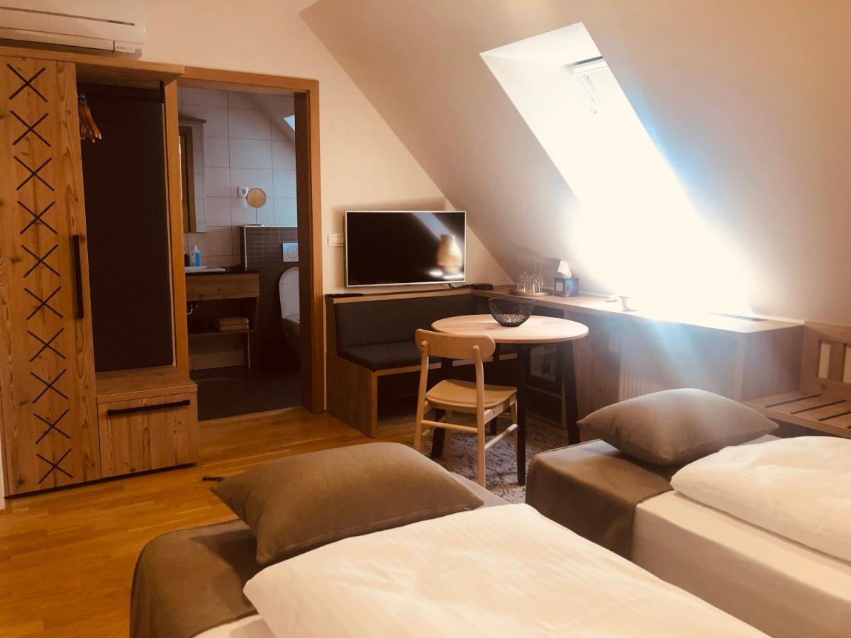 Na Vasi Restavracija In Prenocisca Hotell Škofja Loka Exteriör bild
