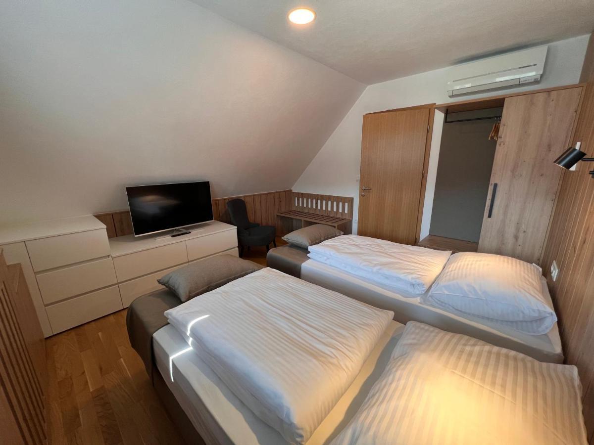 Na Vasi Restavracija In Prenocisca Hotell Škofja Loka Exteriör bild