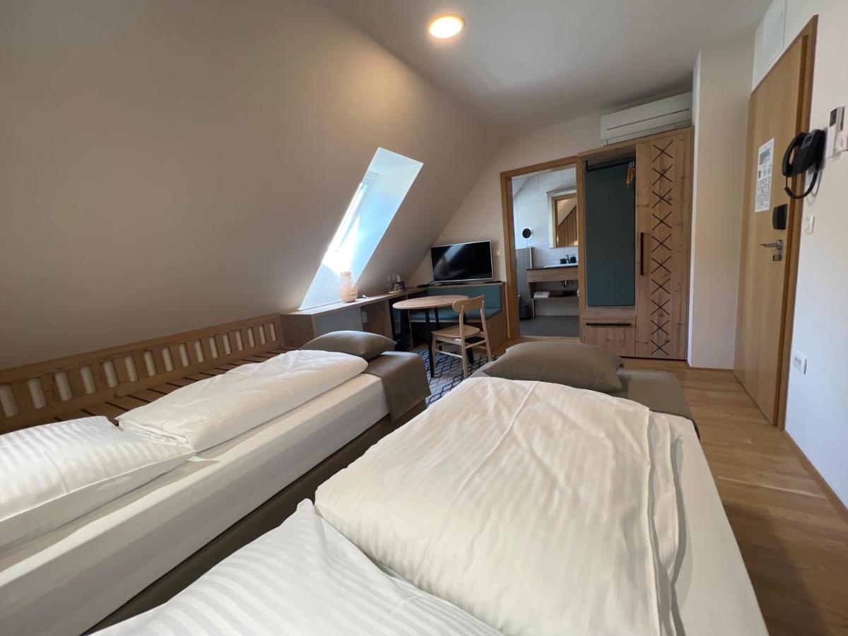 Na Vasi Restavracija In Prenocisca Hotell Škofja Loka Exteriör bild