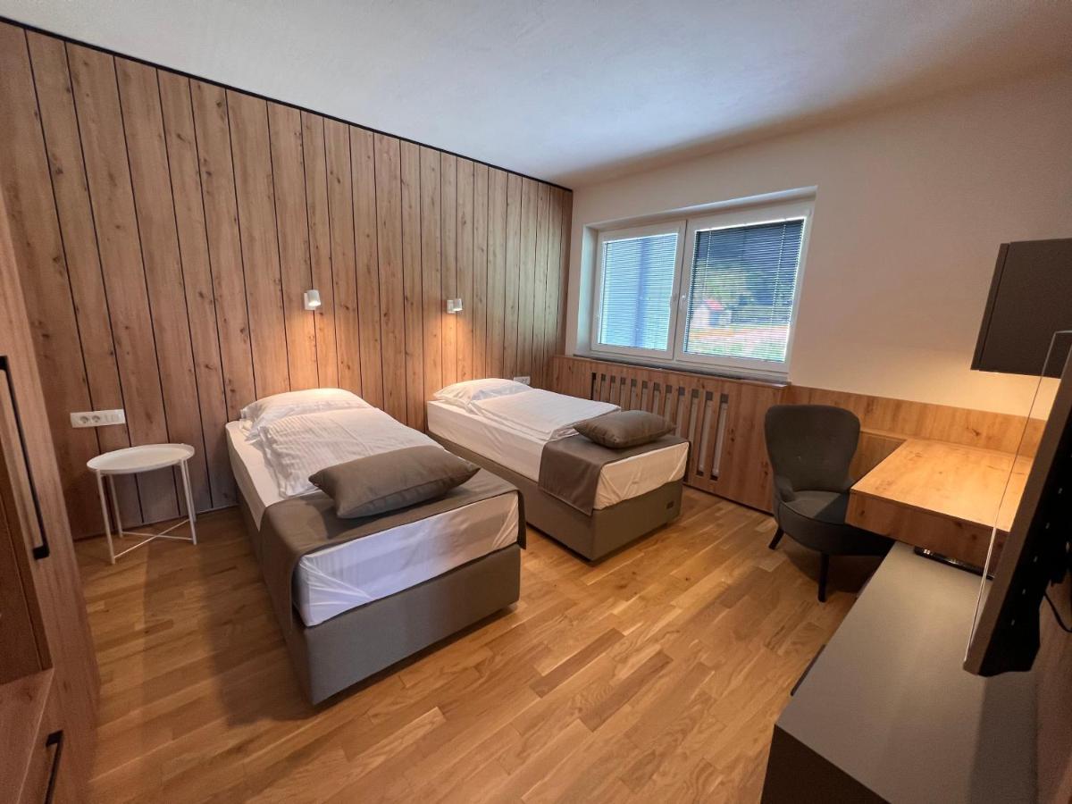 Na Vasi Restavracija In Prenocisca Hotell Škofja Loka Exteriör bild